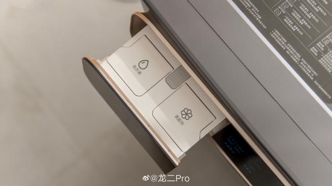 石头h1这套极简的机身设计,加上超大的触控屏,应该还
